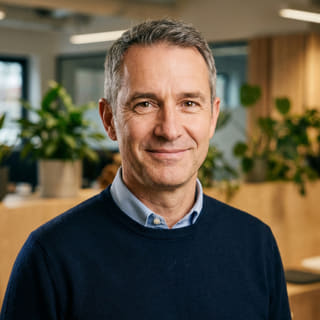 James Mitchell ดำรงตำแหน่ง Chief Executive Officer ที่ วสุธนัต รูปโปรไฟล์